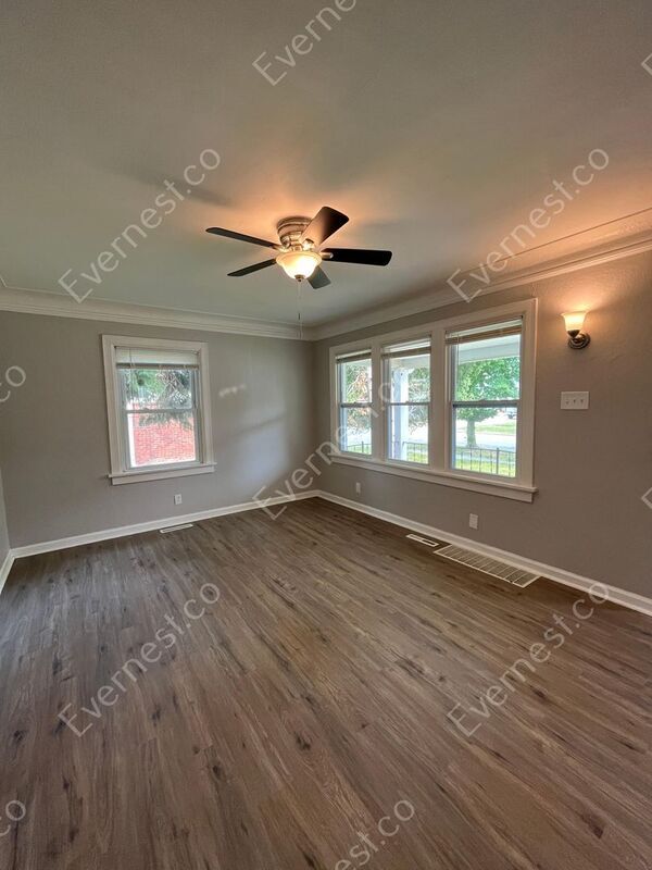 Foto del edificio - 611 W Wayne St