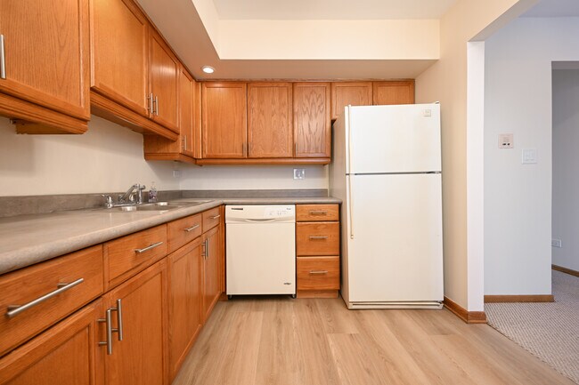 Building Photo - 809 S Dwyer Ave