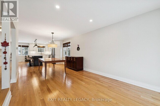 Photo du bâtiment - 10 Eves Ct