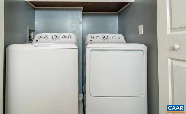 Foto del edificio - 2339 Avalon Wds Dr