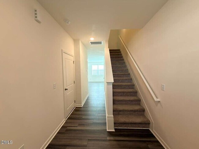 Building Photo - 2048 Trailside Dr