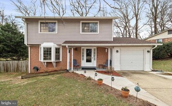 Building Photo - 5012 Gainsborough Dr