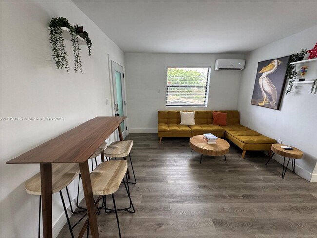 Foto del edificio - 584 NW 30th St