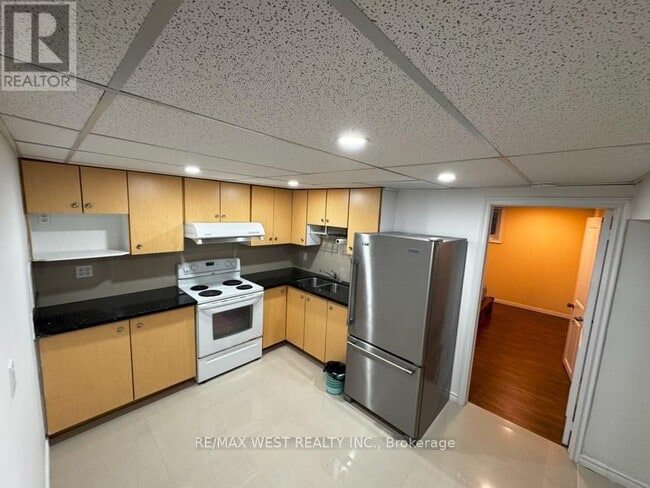 Building Photo - 16 Milne Ln