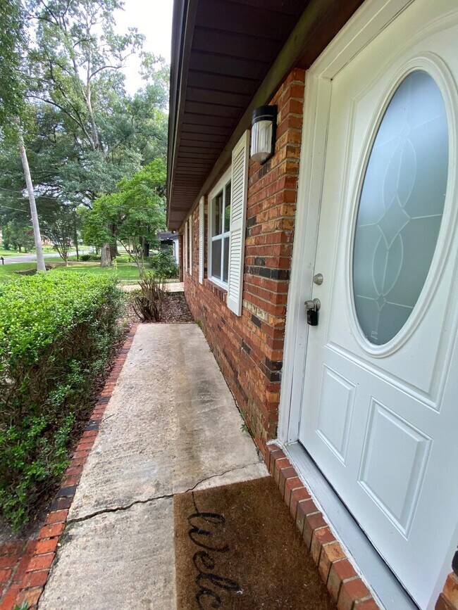 Building Photo - 3813 Cottingham Dr