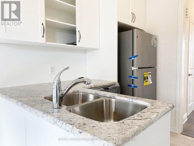 Photo du bâtiment - 3006 Islington Ave