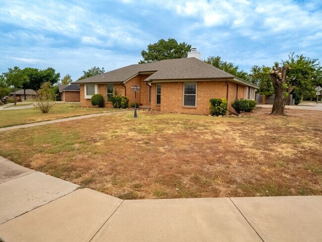 Foto del edificio - 3201 Creekwood Ct