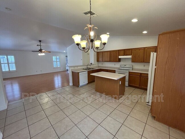 Foto del edificio - 16200 W Cottonwood St