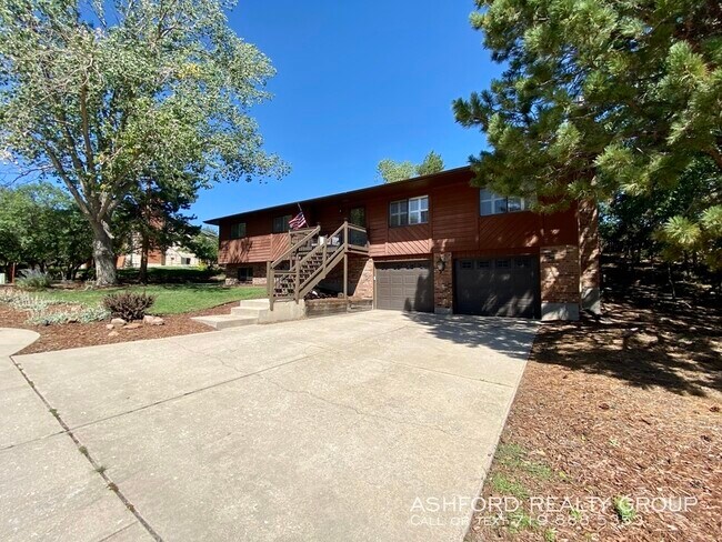 Building Photo - 7425 Delmonico Drive