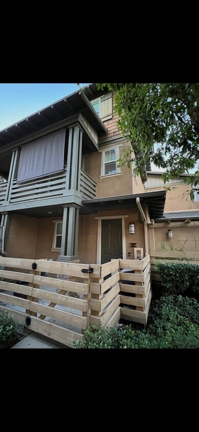 Building Photo - 389 S Glendora Ave