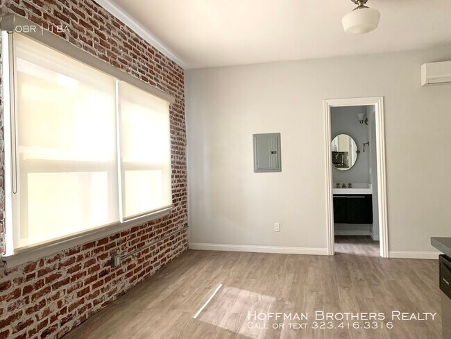 Building Photo - 412 S Lake St