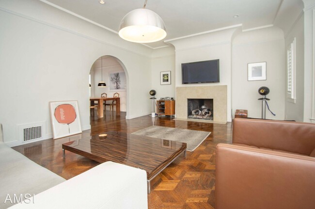 Building Photo - 2 br, 2.5 bath House - 3578 Pierce Street