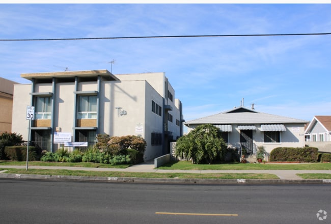 Building Photo - 623 S Grevillea Ave