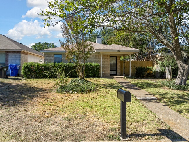 Foto del edificio - 1303 Chapel Creek Rd