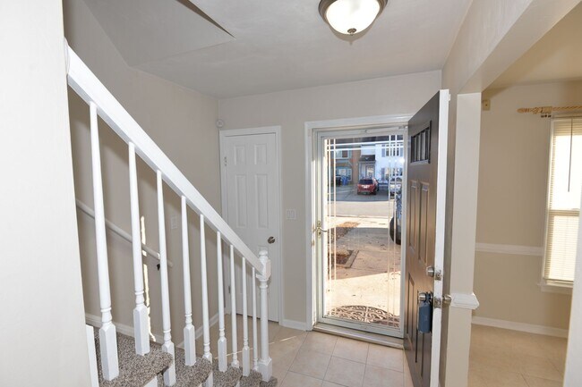 Foto del edificio - Updated Two Bedroom Townhome