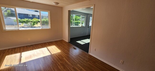 Building Photo - 4426 Oleander Dr