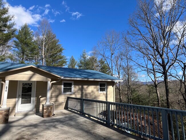 Foto del edificio - 575 Riverview Heights St