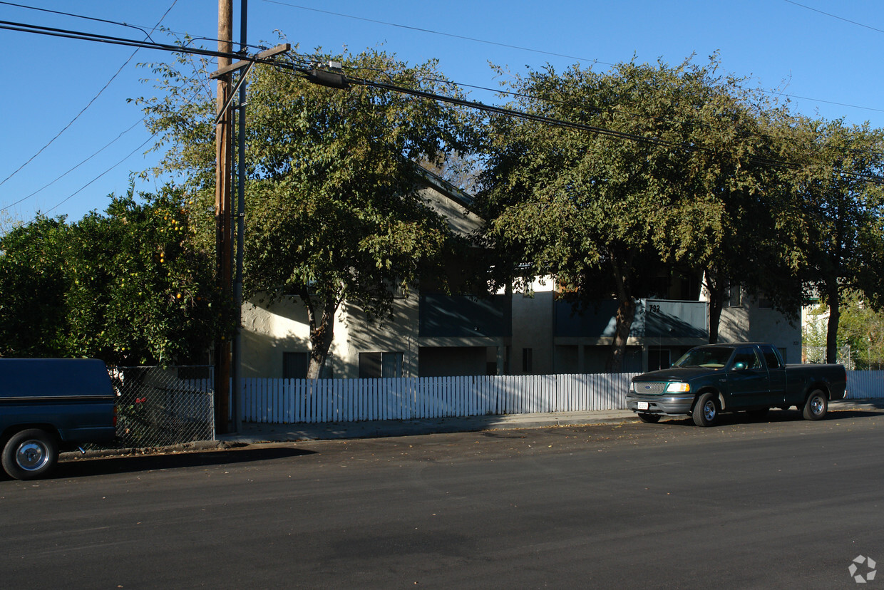 Building Photo - 733 B St
