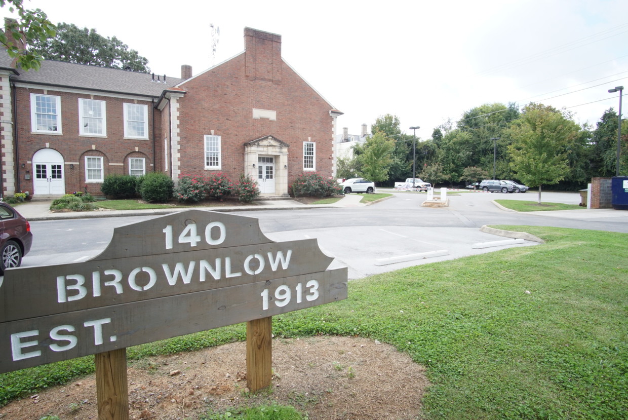 Primary Photo - 140 E Glenwood Ave