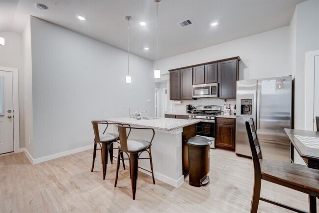 Building Photo - 459 Jewett Meadow Dr