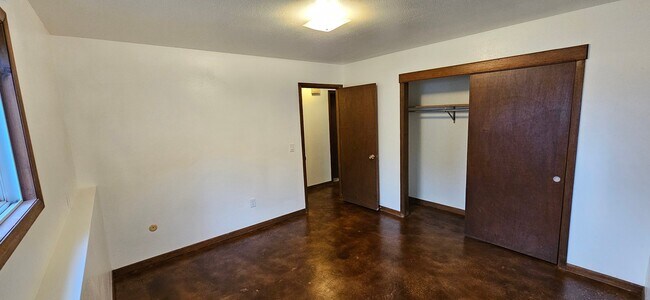 Foto del edificio - 729 Halbert St