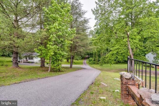 Foto del edificio - 3757 Hunting Creek Rd