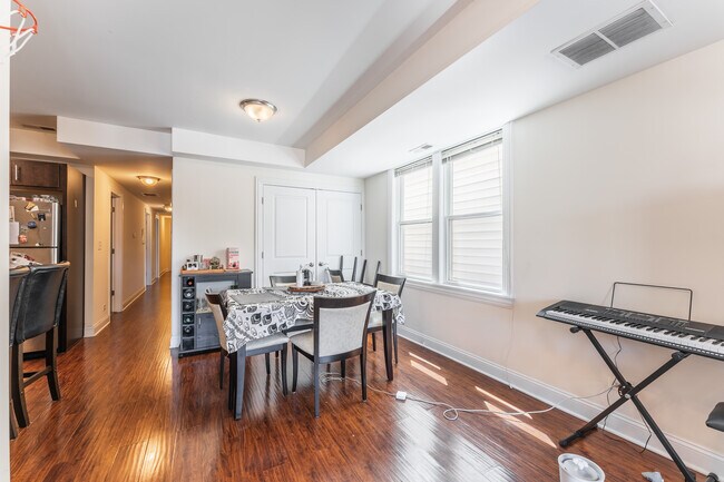 Foto del edificio - 3047 N Kimball Ave