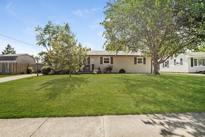 Foto principal - 615 Kenwood Pl