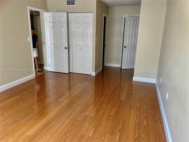 Foto del edificio - 2750 NE 183rd St