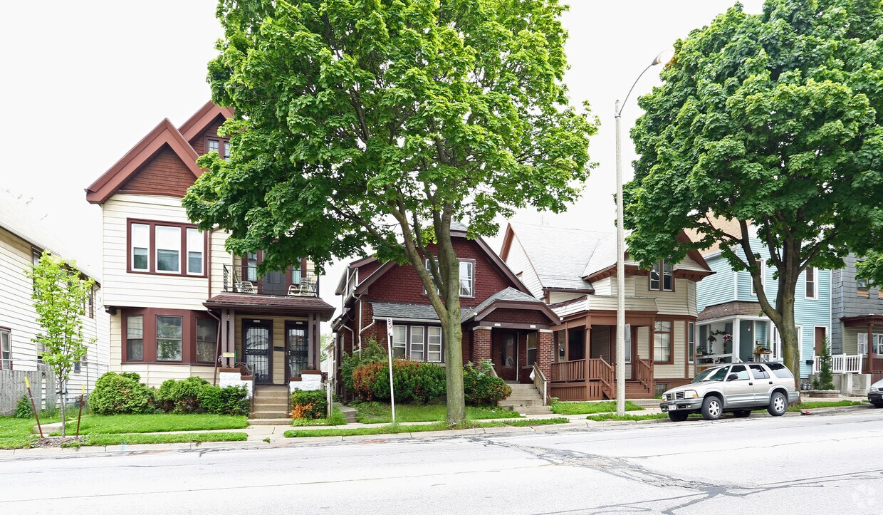 Building Photo - 2009-2011 W Greenfield Ave