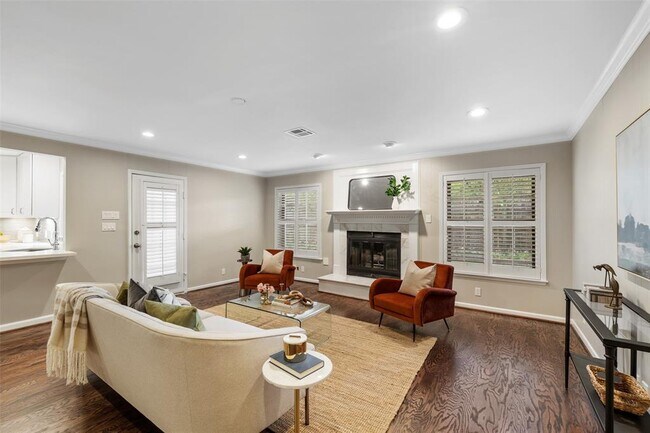 Building Photo - 2118 Lazybrook Dr