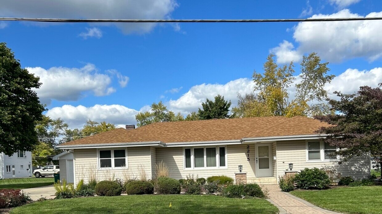 2215 Arden Pl, Joliet, IL 60435 House Rental in Joliet, IL