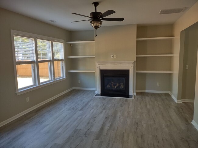 Building Photo - Start 2026 with this HOME!!!