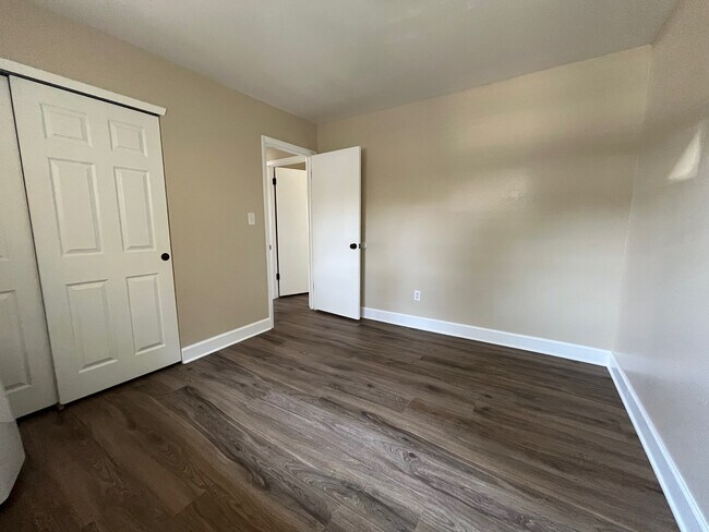Foto del edificio - 5294 Meade St
