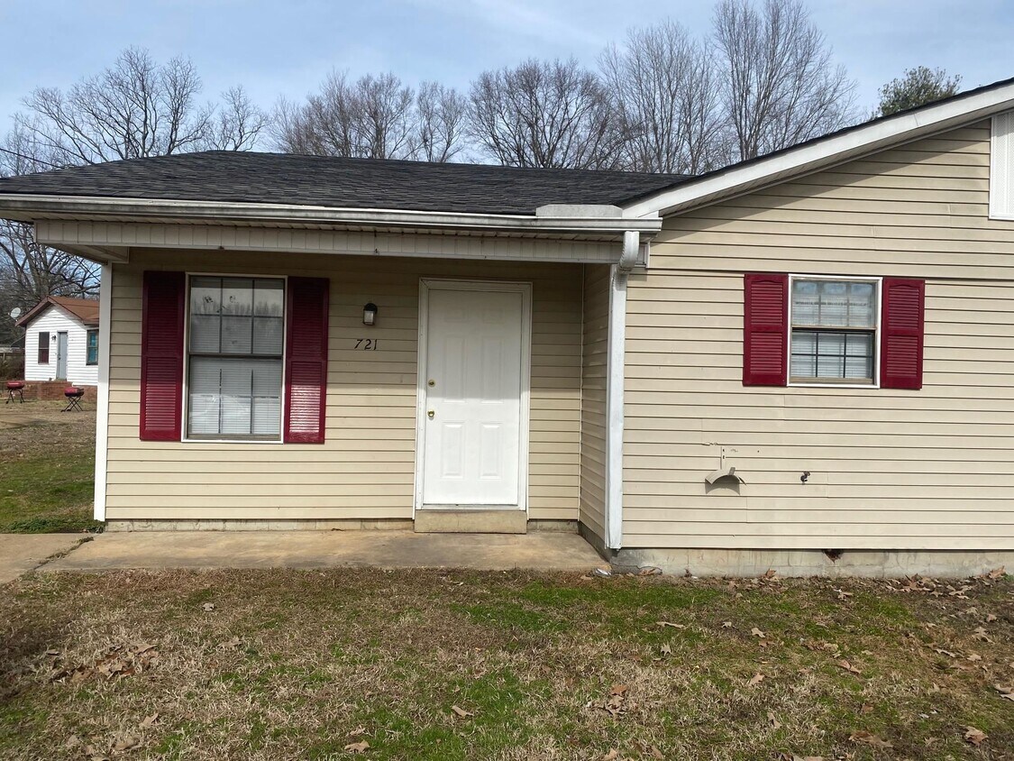Primary Photo - 721 Elizabeth Dr