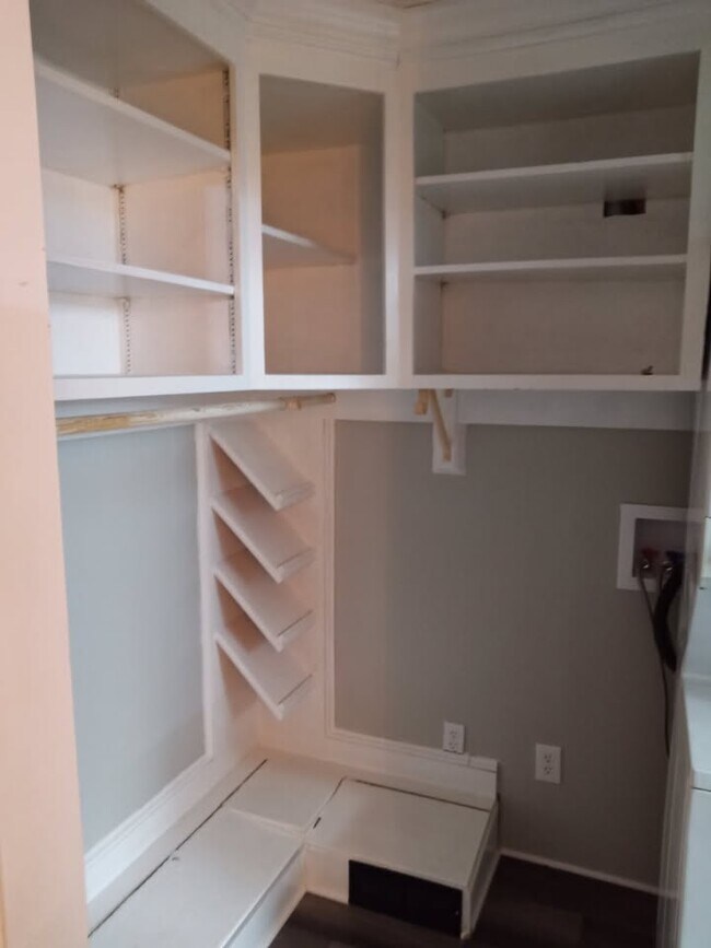 Walk in Closet - 109 Limberlost Dr