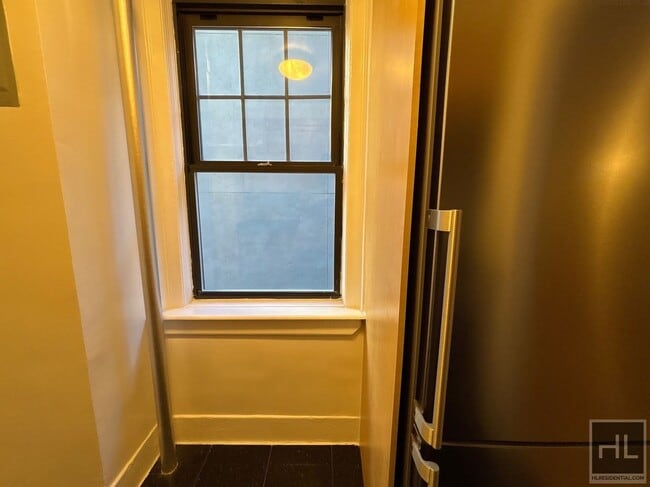 Building Photo - Christopher Street