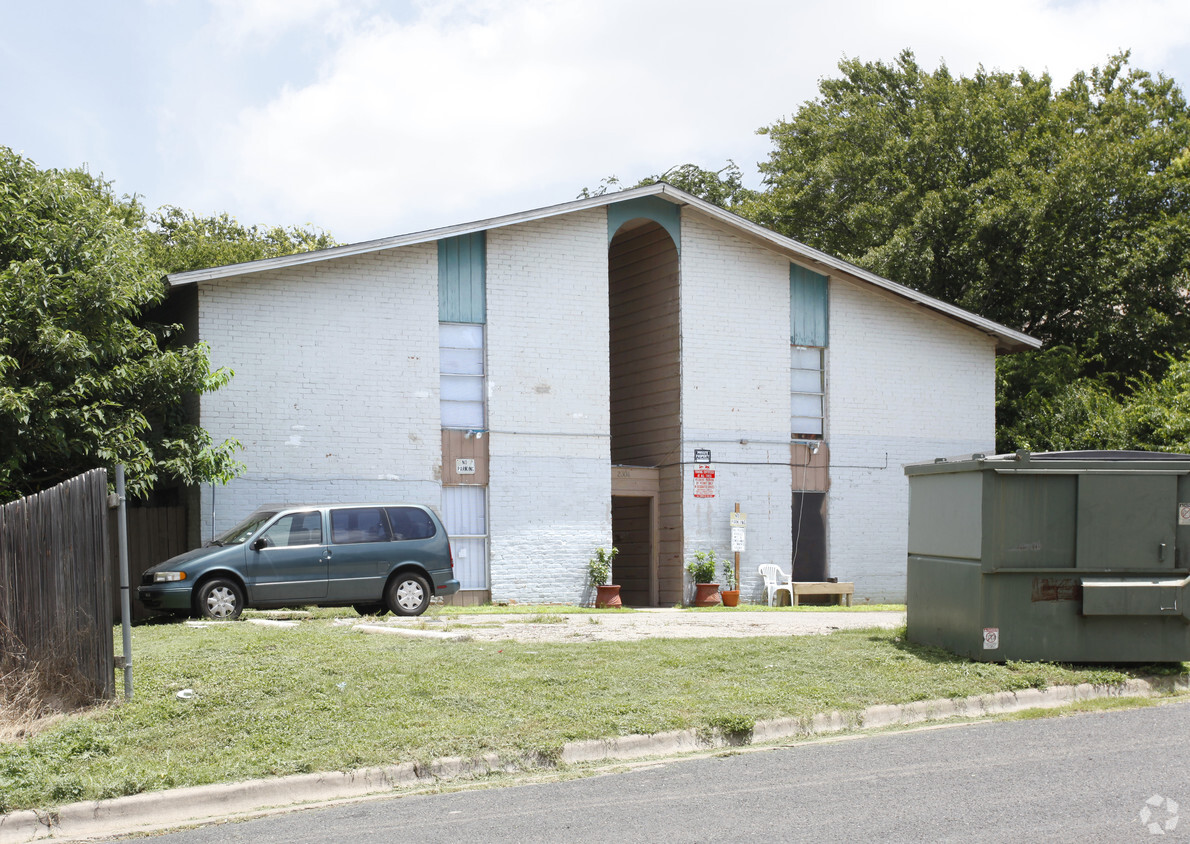 Building Photo - 2304 Mission Hill Dr