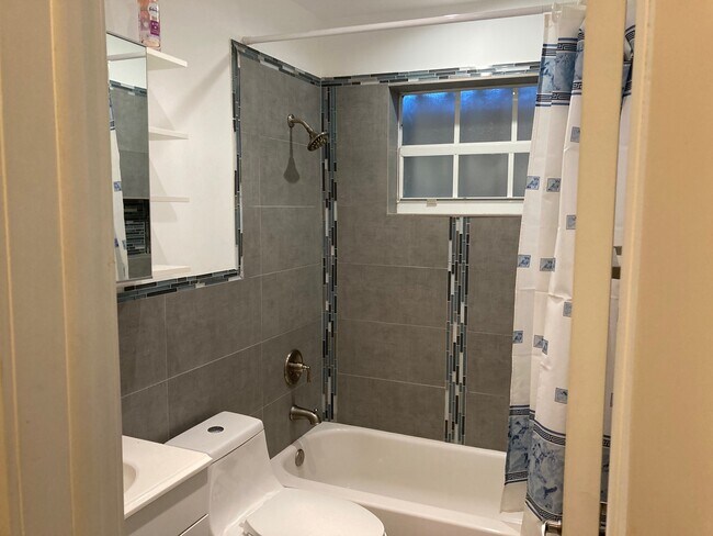 Baño 1 - 1515 NW 4th St