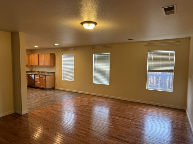 Building Photo - 3 bedroom, 2 bathroom-Reno/Stead area