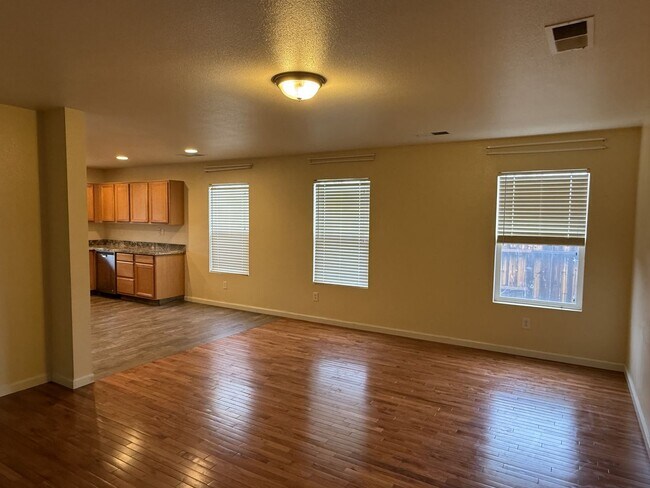 Foto del edificio - 3 bedroom, 2 bathroom-Reno/Stead area