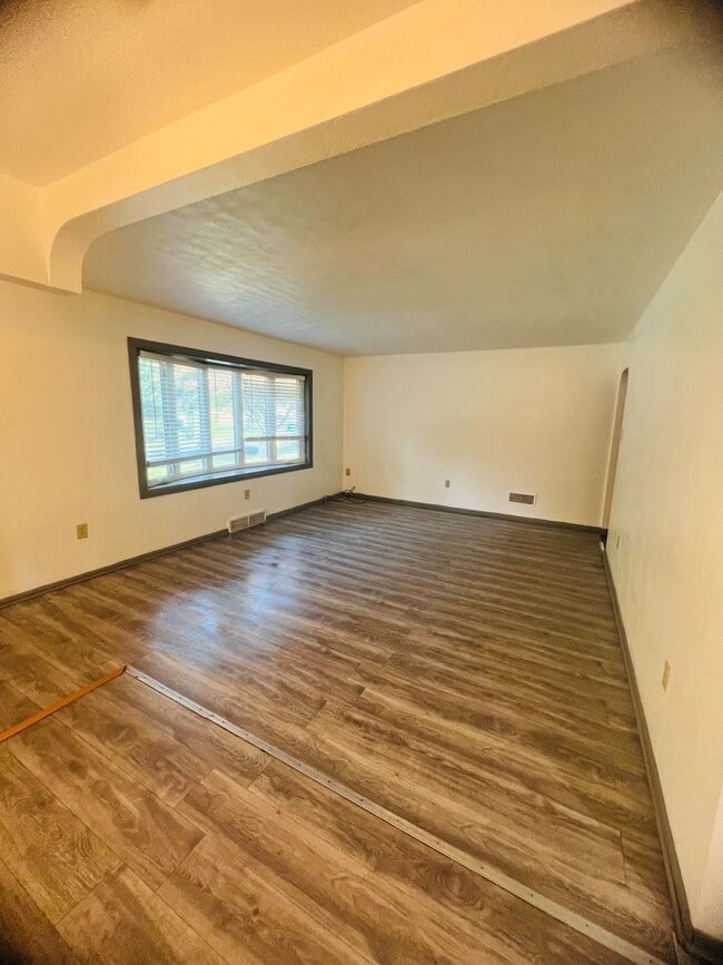Foto del edificio - Coming Soon! 3 Bedroom 1 Bath Rancher, Hug...