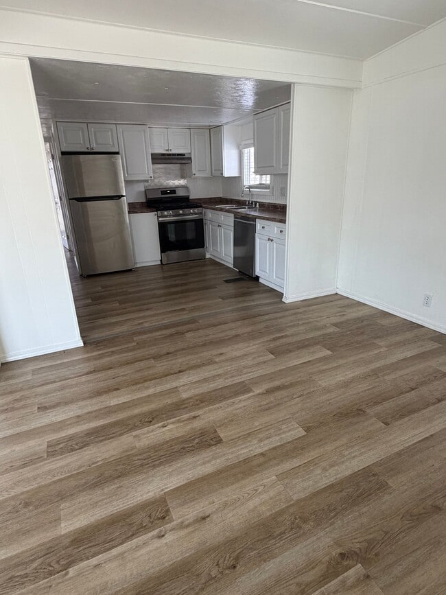 Building Photo - 435 E Gardena Blvd