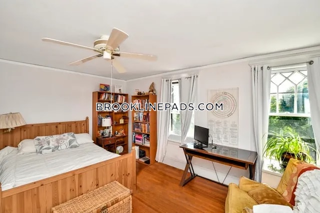 Building Photo - 105 Colbourne Cres