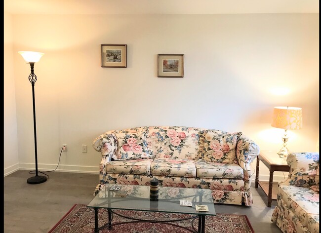 Photo du bâtiment - 1555 Kingston Rd