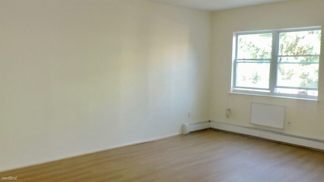 Building Photo - 983 Madison St