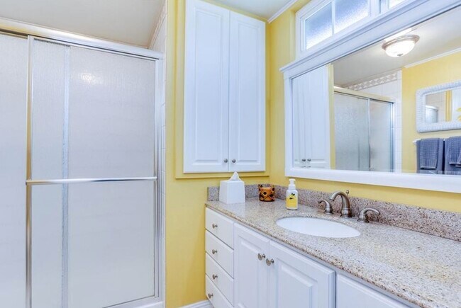 Building Photo - 947 Bayfield Dr