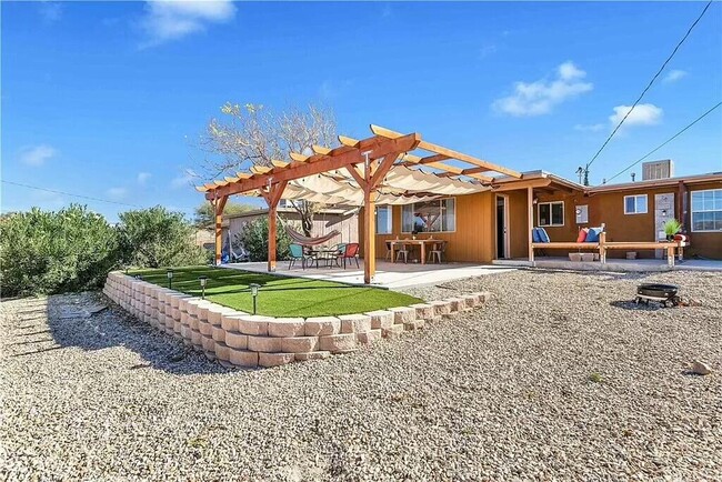 Building Photo - 61650 El Reposo St
