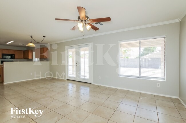 Building Photo - 12521 W Ash St