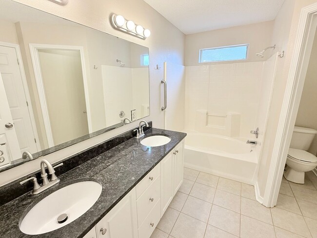 Building Photo - Charming 3-Bedroom Home - Spacious Backyard